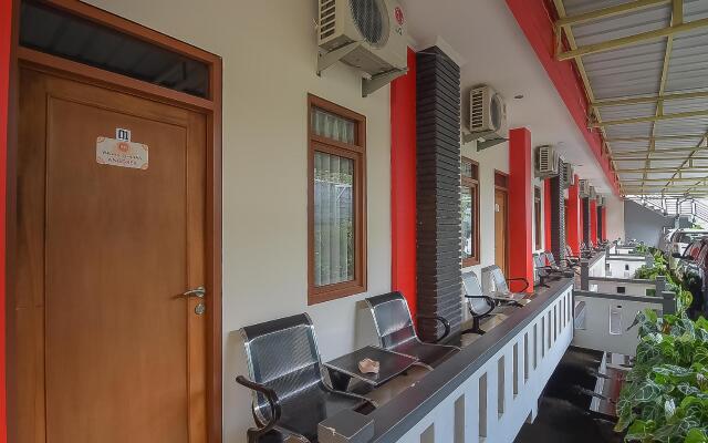 RedDoorz near IPDN 2