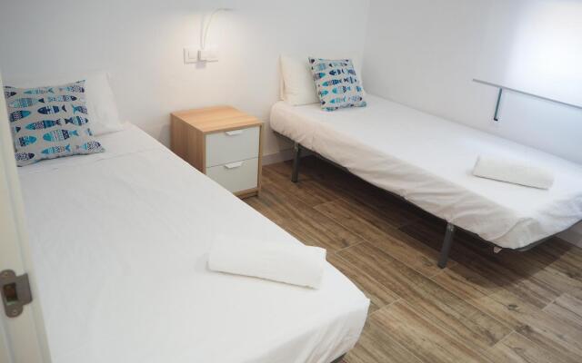 Apartament amb piscina i parquing.Baixos amb jardí