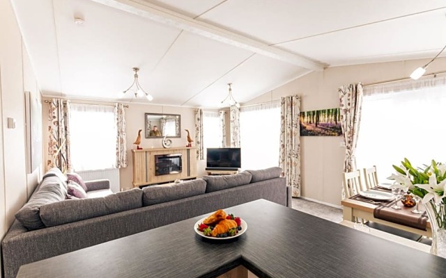 Bluebell Lodge with Hot Tub