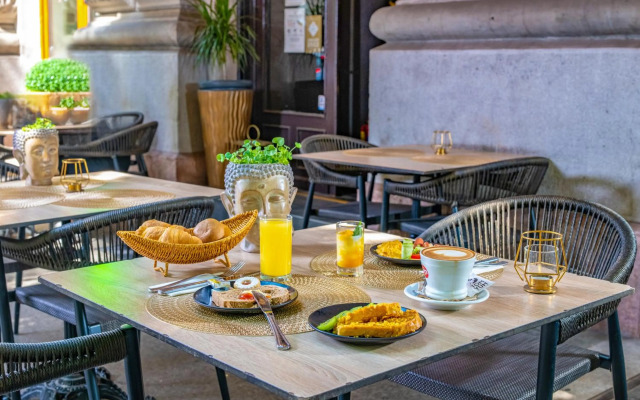 Andrassy Thai Hotel