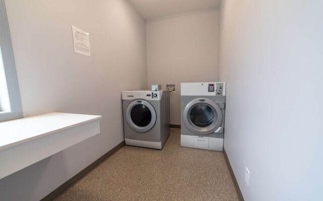 R & R Lakeview in Hardisty