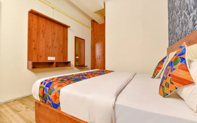 OYO Flagship 19036 Hotel Royal Raj