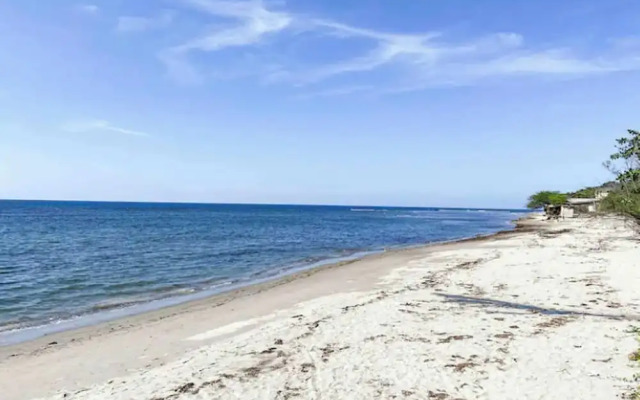 2BR Laid Back Apartment, Near Beach