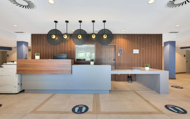 Livensa Living Pamplona Albergue Juvenil