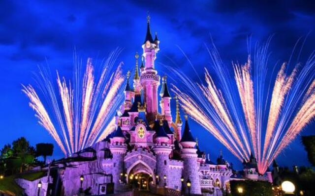 Standing apartment in Disneyland BMYGUEST