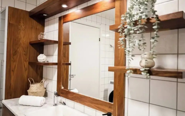 Spacious Apartment Right in the City Centre