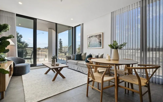 Spacious 2-bed Apartment With Rooftop Views