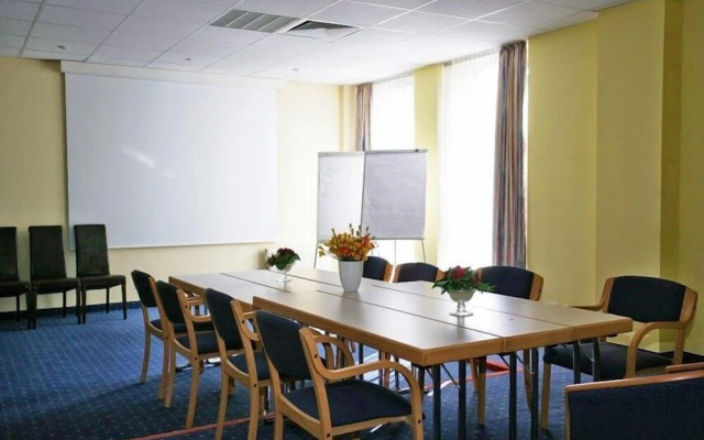 Stargaze Forum Hotel