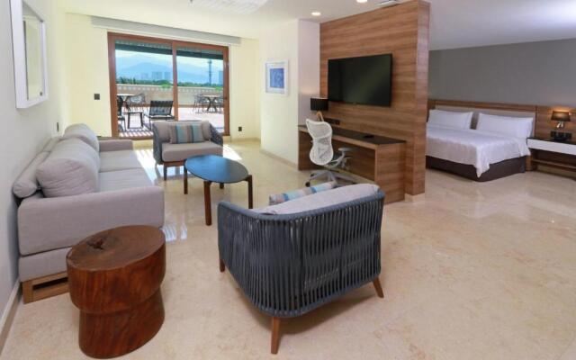 Holiday Inn & Suites Puerto Vallarta Marina & Golf