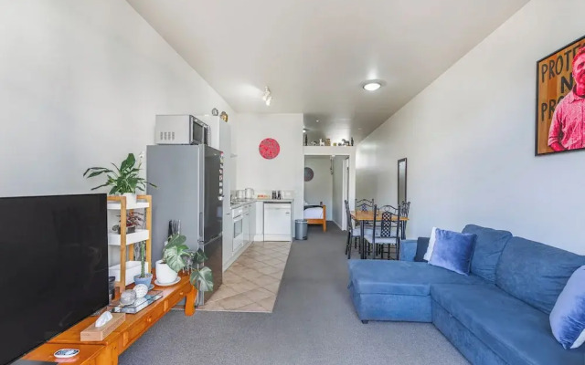 1Br Haven W/ Balcony & Parking