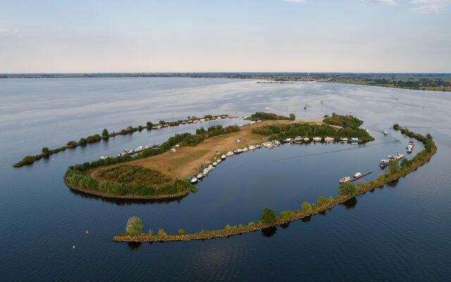 Large fully renovated farmhouse with indoor Swim spa and Sauna