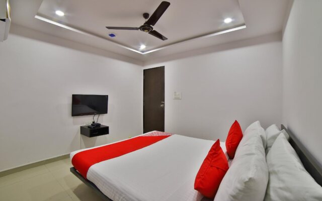 Hotel Blue Trio By OYO Rooms