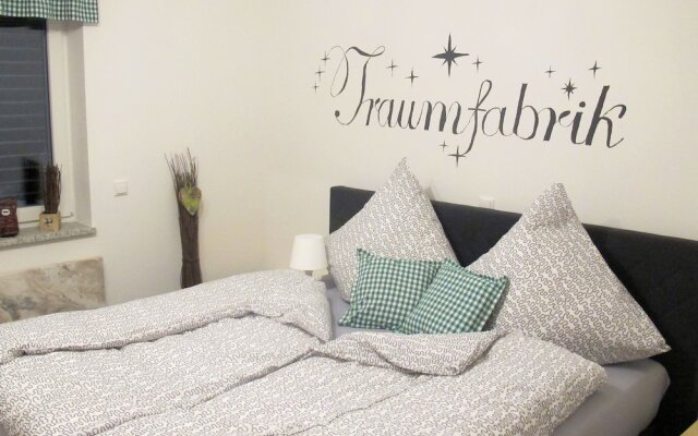 Spacious Holiday Home in Kleinwinklarn with Pool