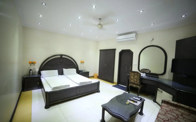 Hotel Naveen