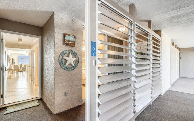 Magnolia House 407 is a 1 BR with amazing views by RedAwning