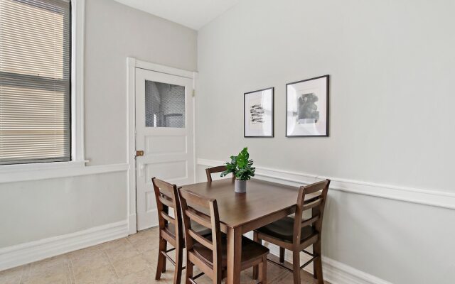 3BR Comfy & Bright Apt in North Center