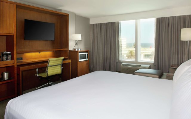 DoubleTree by Hilton Hotel Biloxi