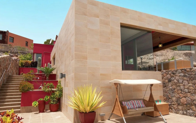 Vibrant Villa in San Bartolomé de Tirajana With Swimming Pool