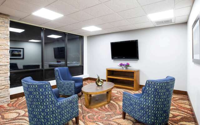 La Quinta Inn by Wyndham Davenport & Conference Center