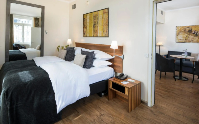 Central Plaza Hotel