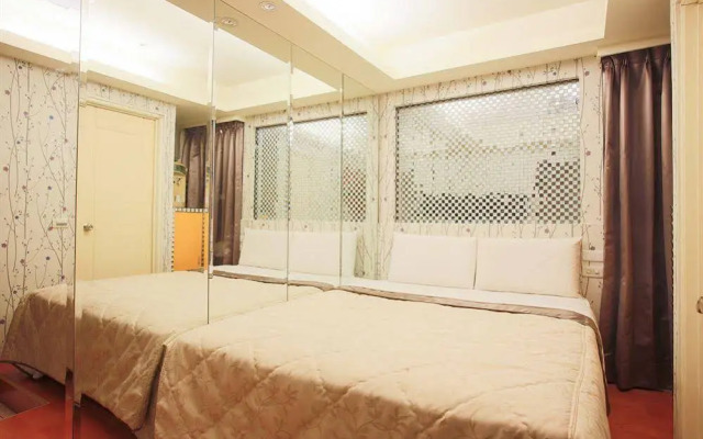 Happy Hotel