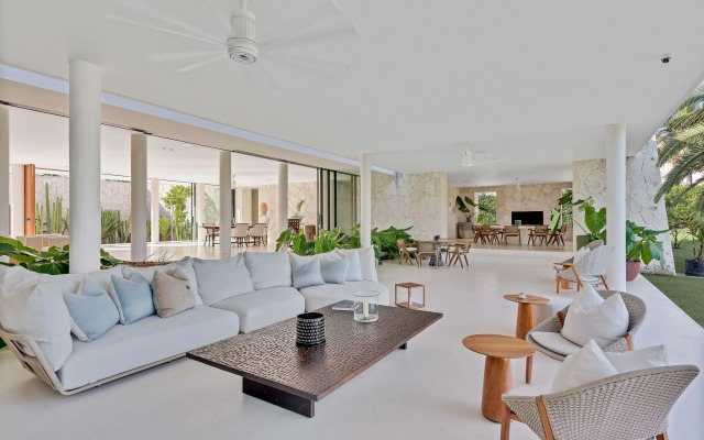 Magnificent 5BR Modern Tropical Villa With Pool