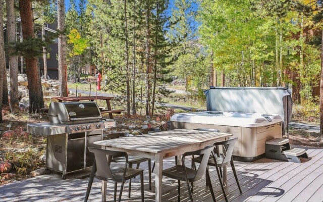 Freeride Haus 3 Bedroom Home by RedAwning