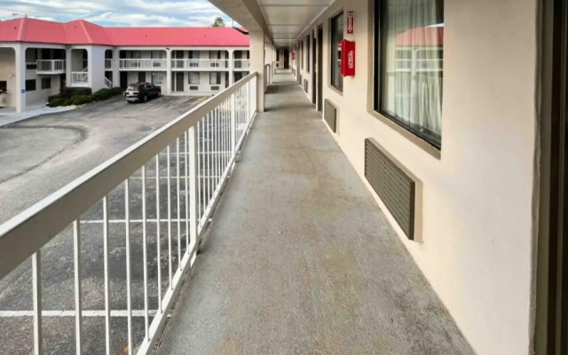 Motel 6 Abbeville, AL