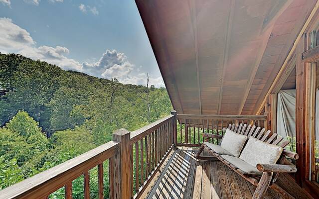 New Listing! Epic W/ Game Room & Hot Tub 2 Bedroom Cabin