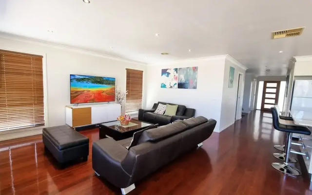 St Albans House - Spacious and Modern Home