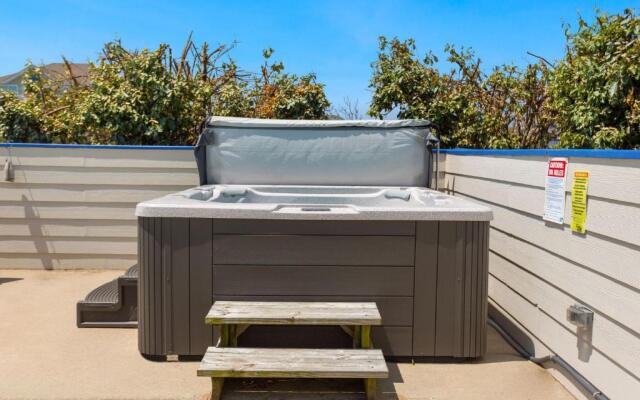 1240 Whale Song I Ocean View