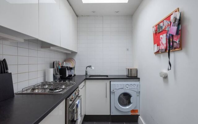 Comfy And Bright 2Br Home In West Kensington Fits 4