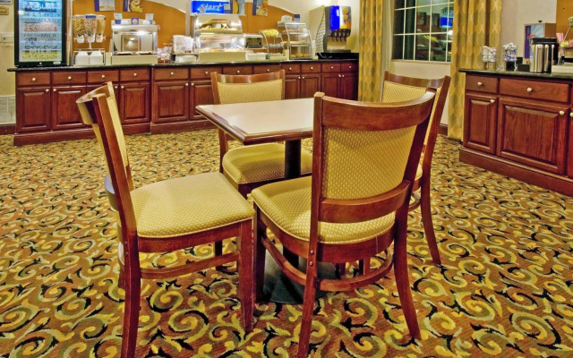 Holiday Inn Express & Suites Levelland by IHG