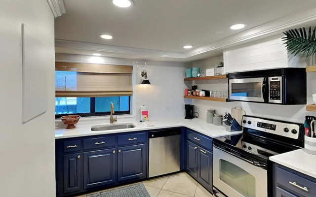 Shipwatch Surf & Yacht #301d