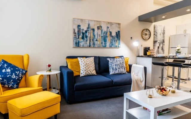Cozy Downtown Loft Rooftop Patio BBQ Gym Coffee