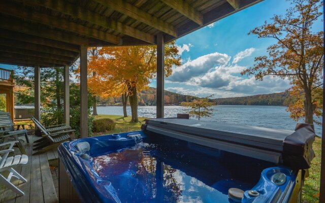 At Lake's Edge 6 Bedroom House