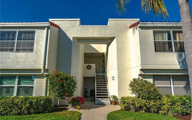 Vista Verde East 4-229