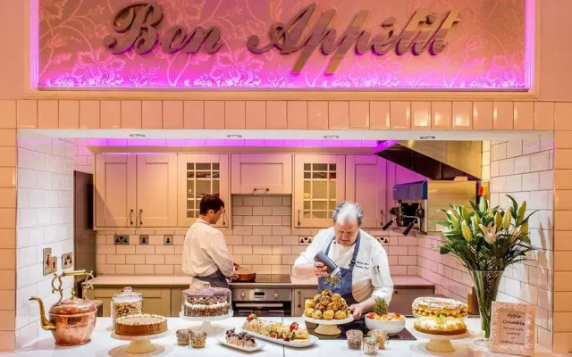 Royal Hotel