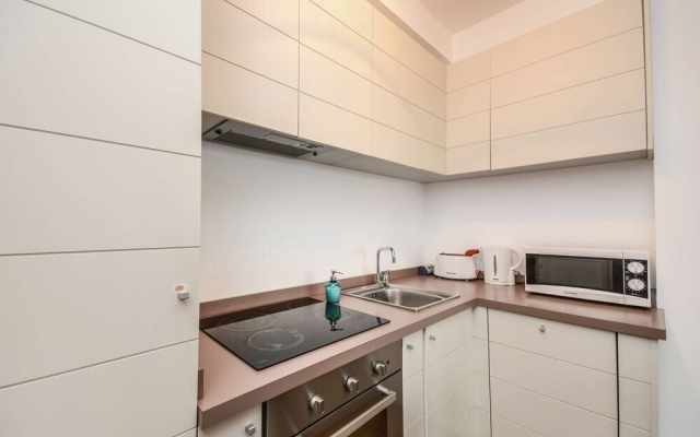 Lakeside Flat With Swimming Pool and air Conditioning