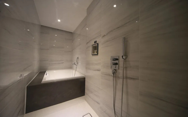H Avenue Hotel