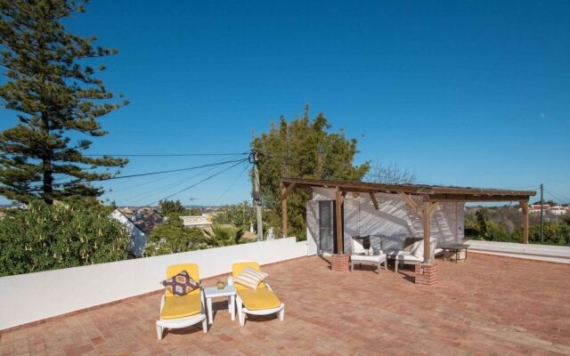 Casa Arroio by Portucasa