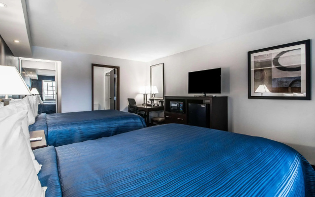 Clarion Pointe Downtown