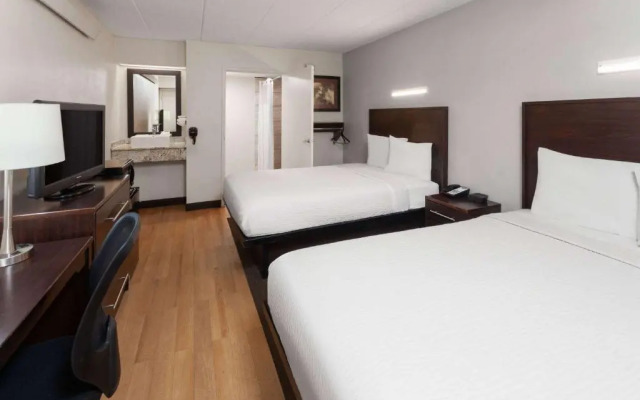 Travelodge by Wyndham Peoria