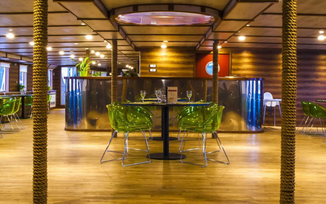 Botel Marina - Hostel