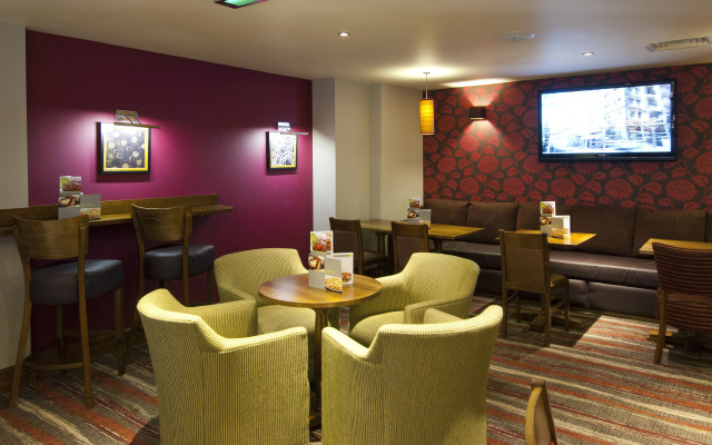 Premier Inn Bristol Cribbs Causeway - M5 J17