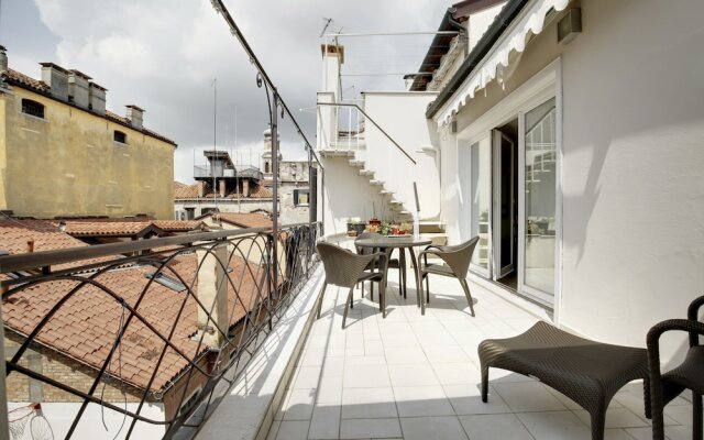 Rialto Bridge Penthouse with Terraces