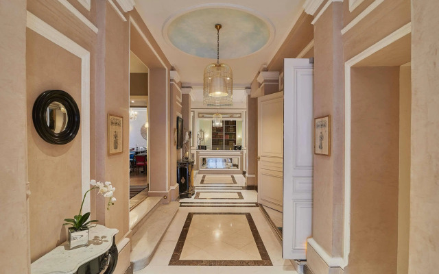 Hôtel Bradford Elysées – Astotel