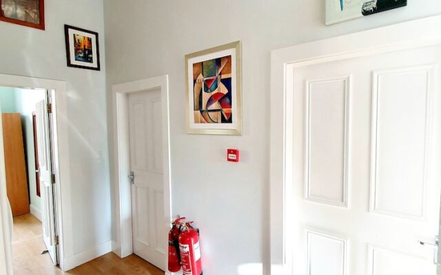 Spacious Home in the Buzzing West End