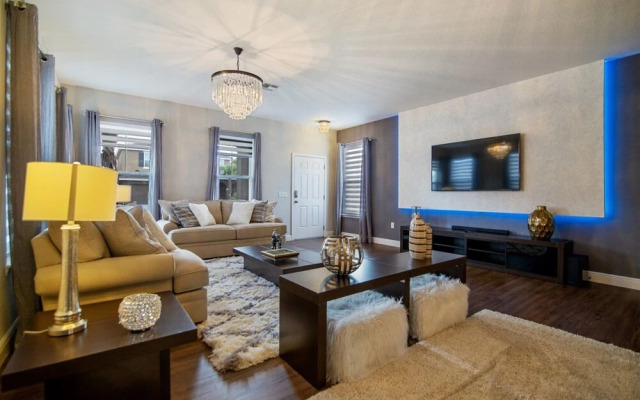 6BR 5BA Solterra Pool Home