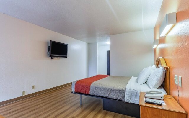 Motel 6 Pontoon Beach, Il